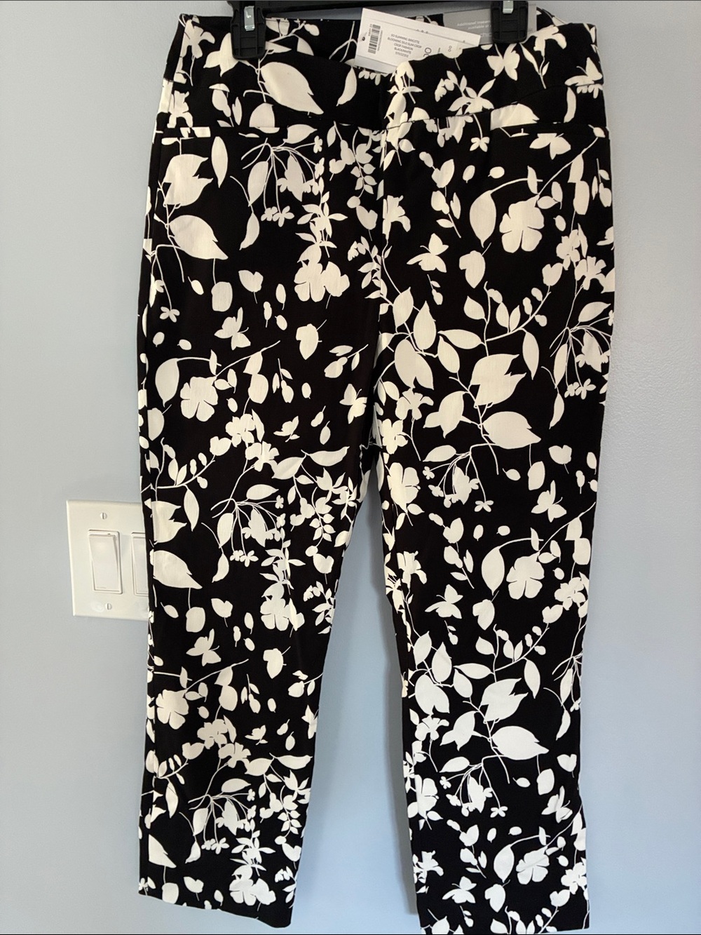 Chico's Black & White Floral Cropped Pants